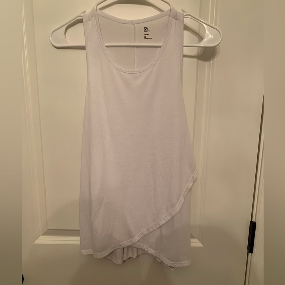 GAPFit women’s athletic tank top